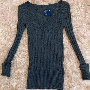 American eagle v neck sweater